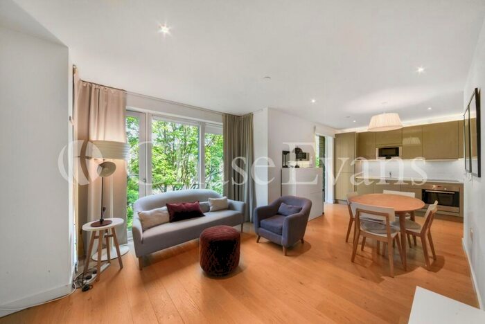Flat To Rent In Victory Place, Trafalgar Place, Elephant & Castle, London, SE17