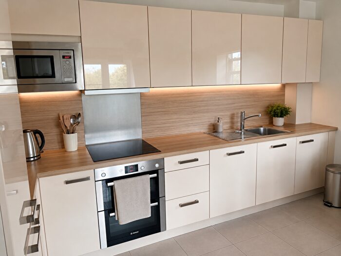 2 Bedroom Flat To Rent In Westmount Close, Worcester Park, KT4