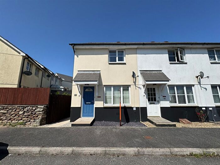 2 Bedroom End Of Terrace House To Rent In Carwollen Road, PL25