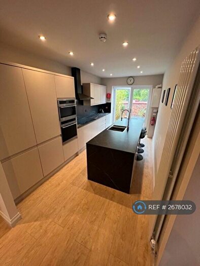 6 Bedroom Terraced House To Rent In Monica Grove, Manchester, M19