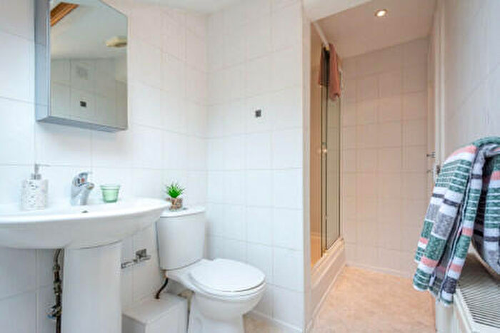 2 Bedroom Flat To Rent In Burley Road, Leeds, LS4