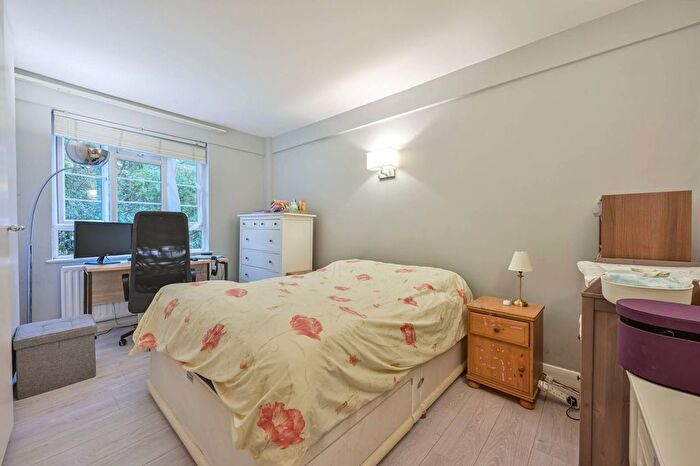 2 Bedroom Flat For Sale In Edge Hill, Wimbledon, London, SW19