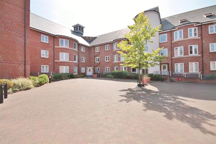2 Bedroom Apartment To Rent In Quakers Court, Abingdon, OX14