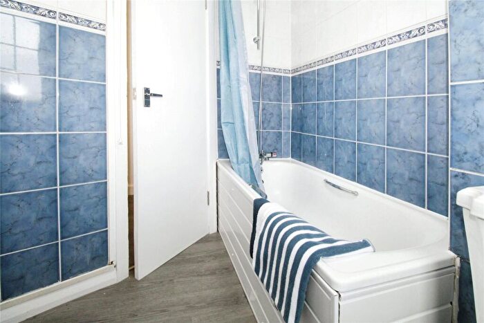 2 Bedroom Flat For Sale In Wide Lane, Southampton, Hampshire, SO18