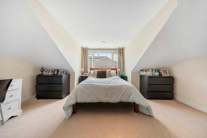 2 Bedroom Flat To Rent In Byrne Road, Balham, London, SW12