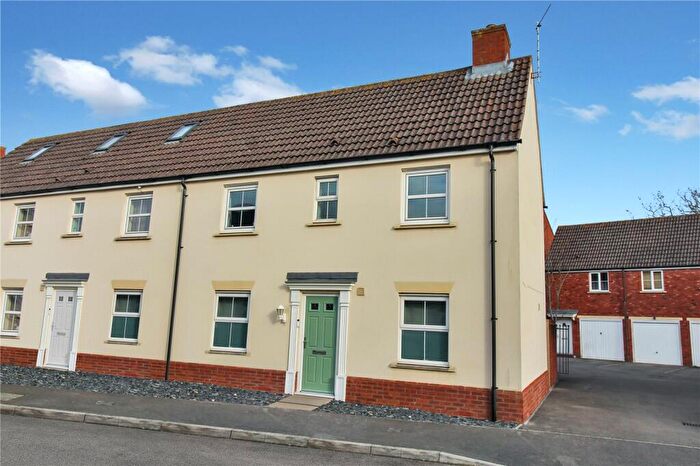 3 Bedroom Semi Detached House For Sale In White Eagle Road, Swindon, Wiltshire, SN25