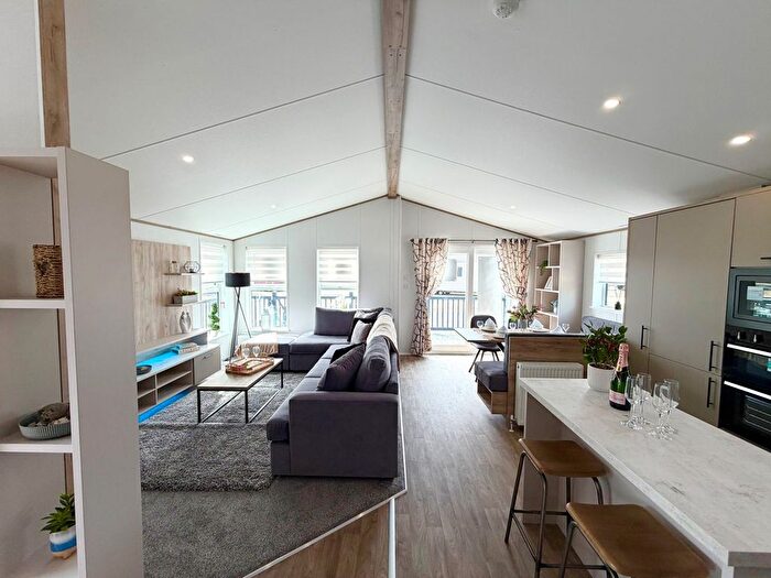 2 Bedroom Mobile/park Home For Sale In Corton, NR32