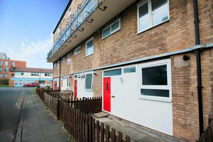 3 Bedroom Mews House To Rent In Henry Place, Chester, CH1