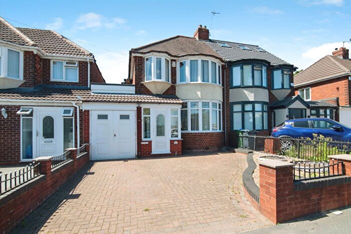 3 Bedroom Semi-Detached House For Sale In Newbury Lane, Oldbury, B69
