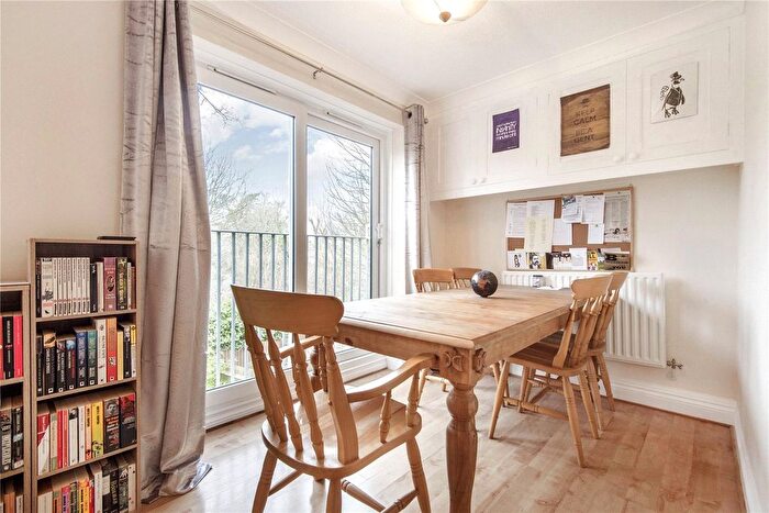 2 Bedroom Flat To Rent In Abbotts Court, Park Road, Winchester, Hampshire, SO23