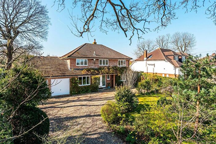 4 Bedroom Detached House For Sale In Kennel Lane, Fetcham, KT22