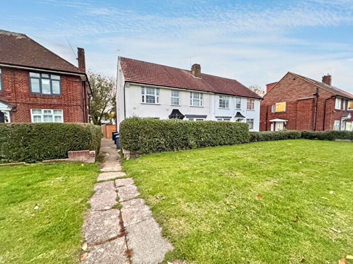 2 Bedroom Maisonette For Sale In The Fairway, London, NW7