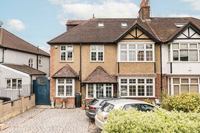 Studio To Rent In Dorset Road, London, SW19