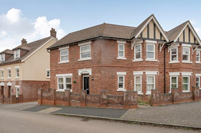 4 Bedroom Semi Detached House For Sale In Hebbes Close, Bedford, MK42