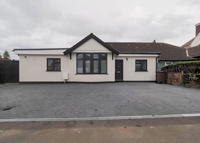 6 Bedroom Semi Detached House To Rent In Harrow, Weald, HA3