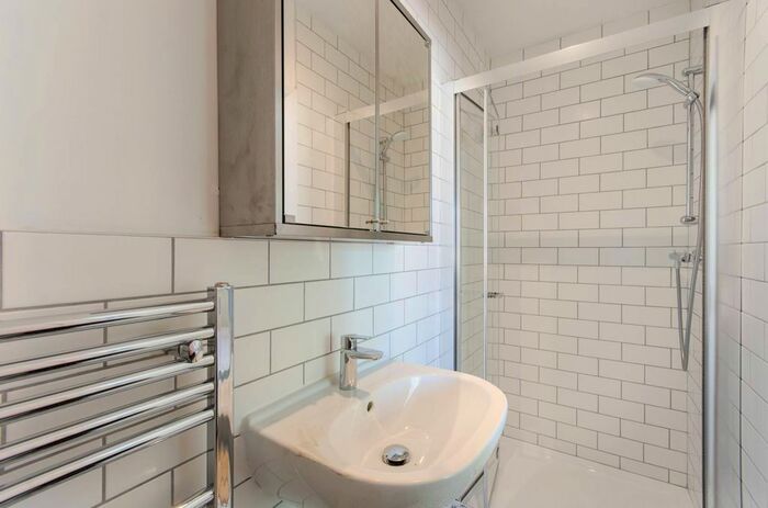 Studio To Rent In Greenford Road, Greenford, UB6