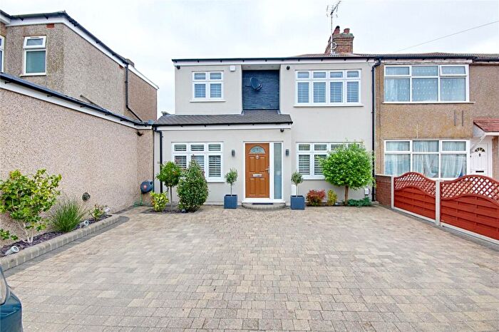 4 Bedroom End Of Terrace House For Sale In Clydesdale, Enfield, EN3