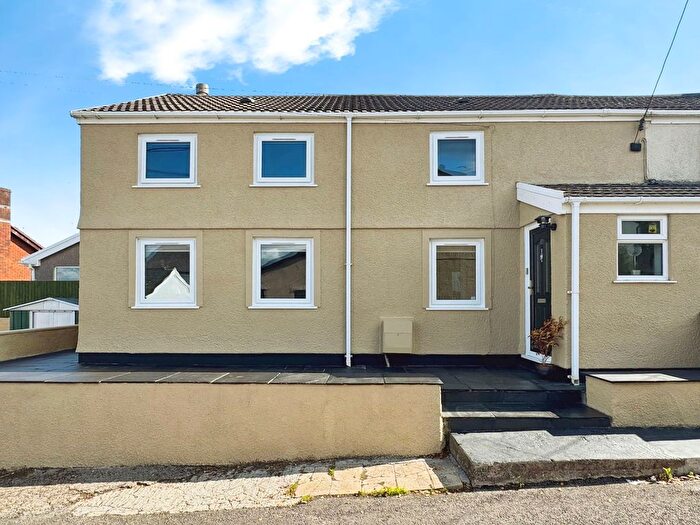 3 Bedroom End Terrace House For Sale In Crown Road, Kenfig Hill, Bridgend, CF33