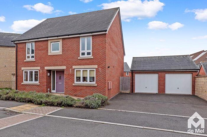 4 Bedroom Detached House For Sale In Harrow Drive, Bishops Cleeve, GL52