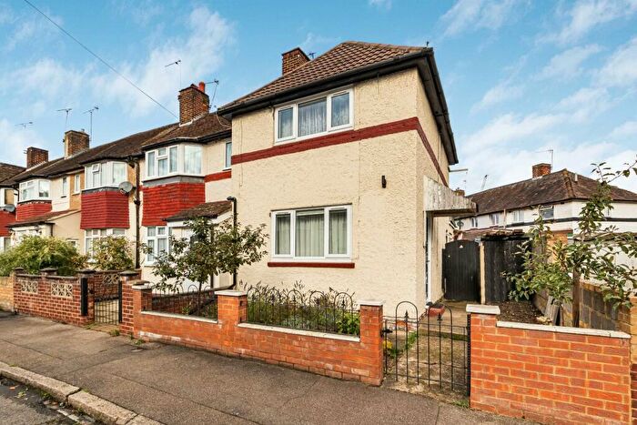 3 Bedroom End Of Terrace House For Sale In Ingram Road, Dartford, DA1