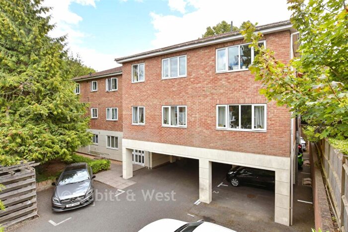 1 Bedroom Flat For Sale In The Crescent, Belmont, Sutton, Surrey, SM2