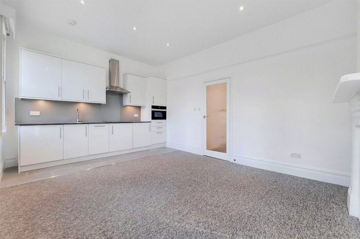 1 Bedroom Flat For Sale In The Grove, London, N3