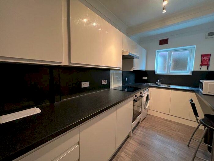 6 Bedroom Semi-Detached House To Rent In The Highway, Brighton, BN2