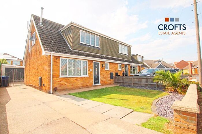 3 Bedroom Semi-detached House For Sale In Orkney Place, Immingham, DN40