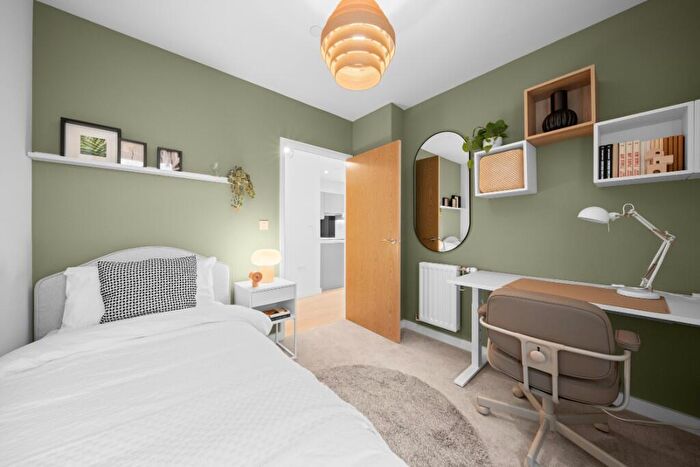 2 Bedroom Apartment For Sale In The Silverton, London, E16