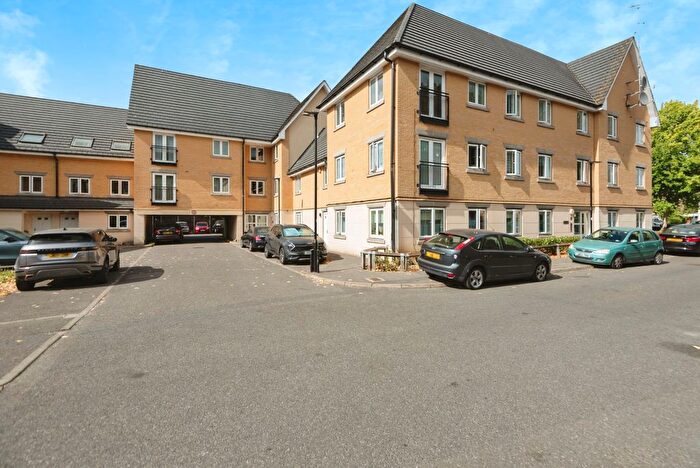 2 Bedroom Flat For Sale In Fusiliers Way, Hounslow, TW4