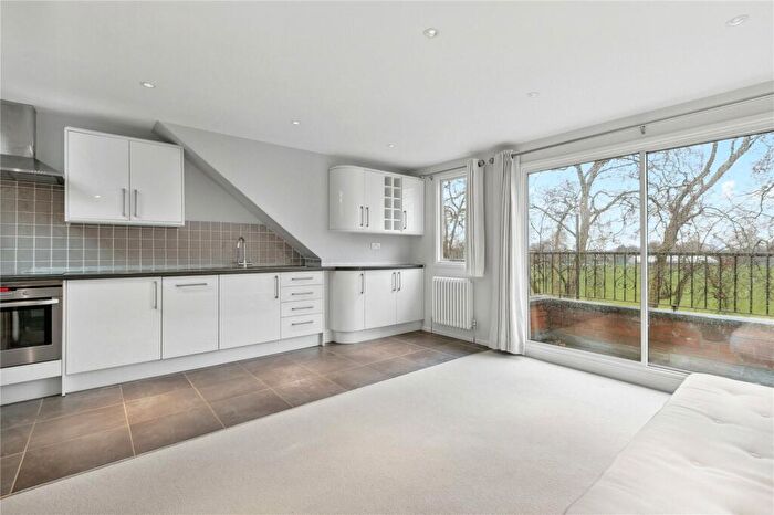 2 Bedroom Apartment To Rent In Rocks Lane, London, SW13