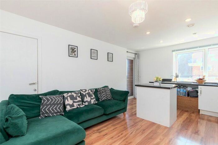 2 Bedroom Flat To Rent In Millstream Road, Tower Bridge, SE1