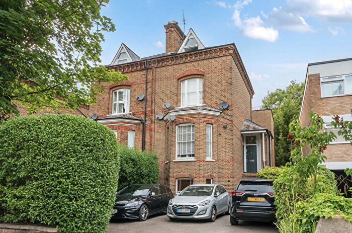 2 Bedroom Apartment For Sale In Station Road, New Barnet, Barnet, EN5