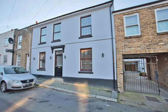 4 Bedroom Property To Rent In West Street, Dover CT17