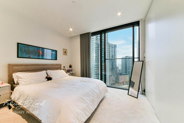1 Bedroom Apartment For Sale In Hampton Tower, South Quay Plaza, London, E14