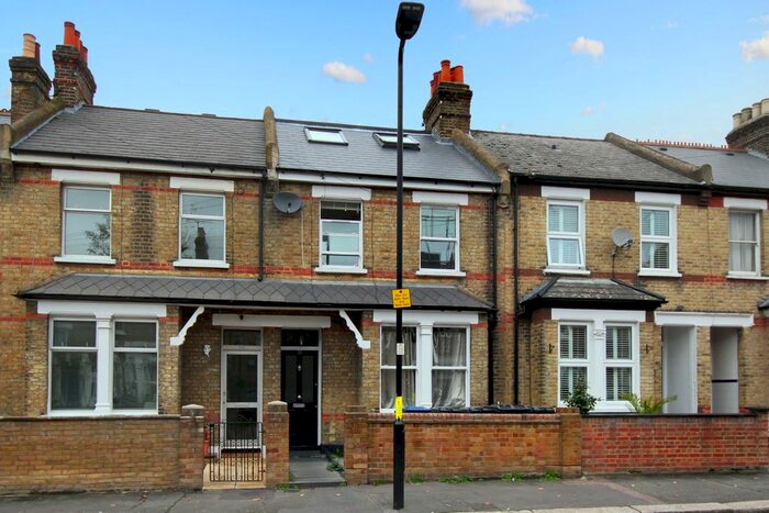 2 Bedroom Flat To Rent In Endsleigh Road, London, W13
