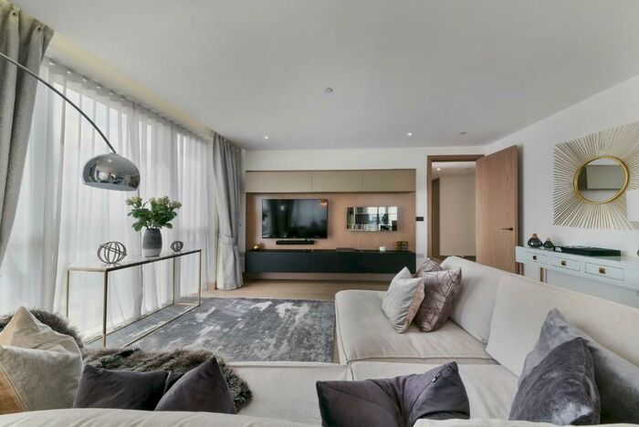 3 Bedroom Flat To Rent In Incredible Bed Flat In Shadwell, E1W