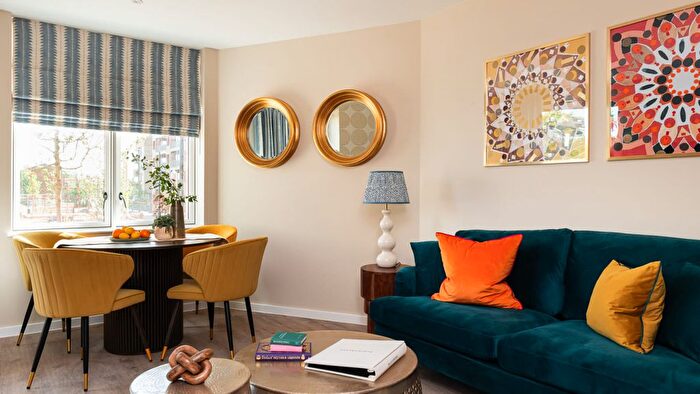2 Bedroom Flat For Sale In Whitecote Road, Southall, UB1