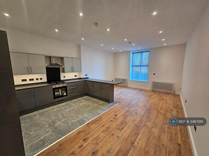 3 Bedroom Flat To Rent In Old Street, Ashton-Under-Lyne, OL6
