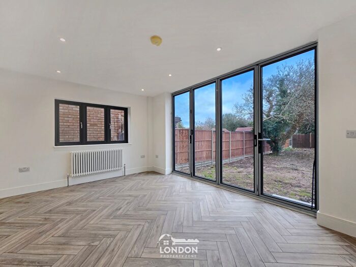 4 Bedroom Semi Detached House For Sale In Sevenoaks Way, Orpington, BR5