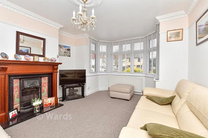 3 Bedroom Semi Detached House For Sale In Hawthorne Avenue, Rainham, Gillingham, Kent, ME8