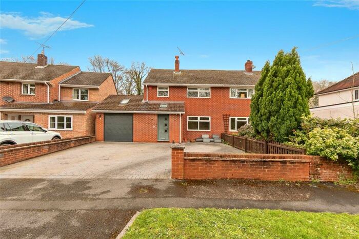 3 Bedroom Semi-Detached House For Sale In Tenaplas Drive, Upper Basildon, Berkshire, RG8