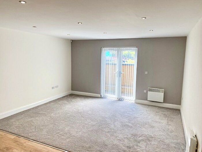2 Bedroom Flat To Rent In Main Street, Rotherham, South Yorkshire, S60