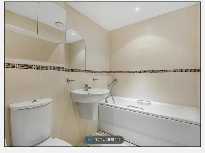 2 Bedroom Flat To Rent In London, London, CR8