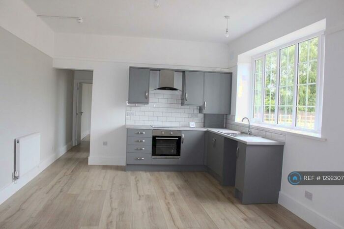 2 Bedroom Flat To Rent In Spinney Lodge, Tutbury, Burton-On-Trent, DE13