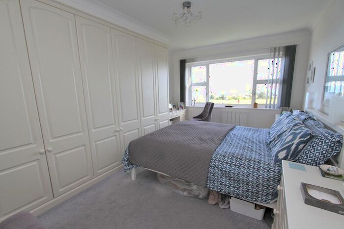 2 Bedroom Flat For Sale In Cliff Road, Eastbourne, BN20