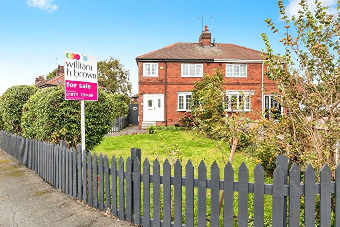 3 Bedroom Semi-detached House For Sale In Westbourne Avenue, Pontefract, WF8