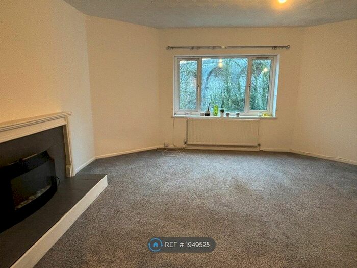 2 Bedroom Flat To Rent In Kings Hill, Hengoed, CF82