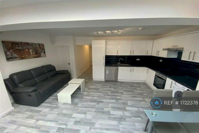 5 Bedroom Semi-Detached House To Rent In Dennis Avenue, Beeston, Nottingham, NG9