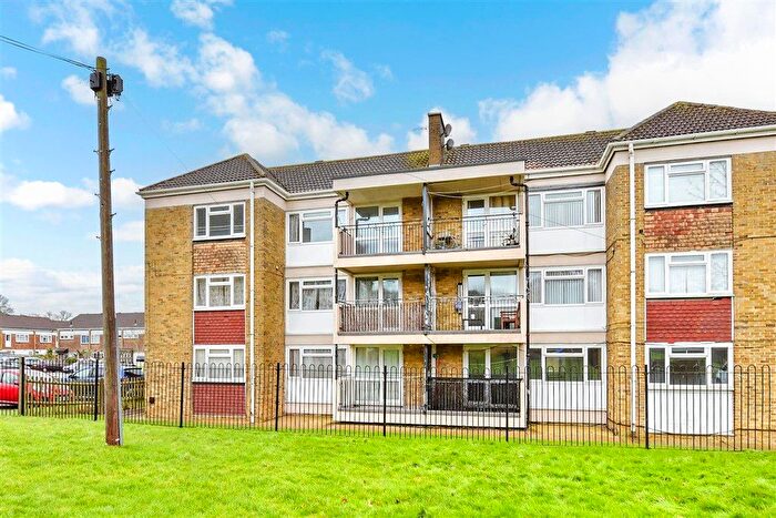 2 Bedroom Flat For Sale In Lodge Hill Lane, Chattenden, Rochester, Kent, ME3